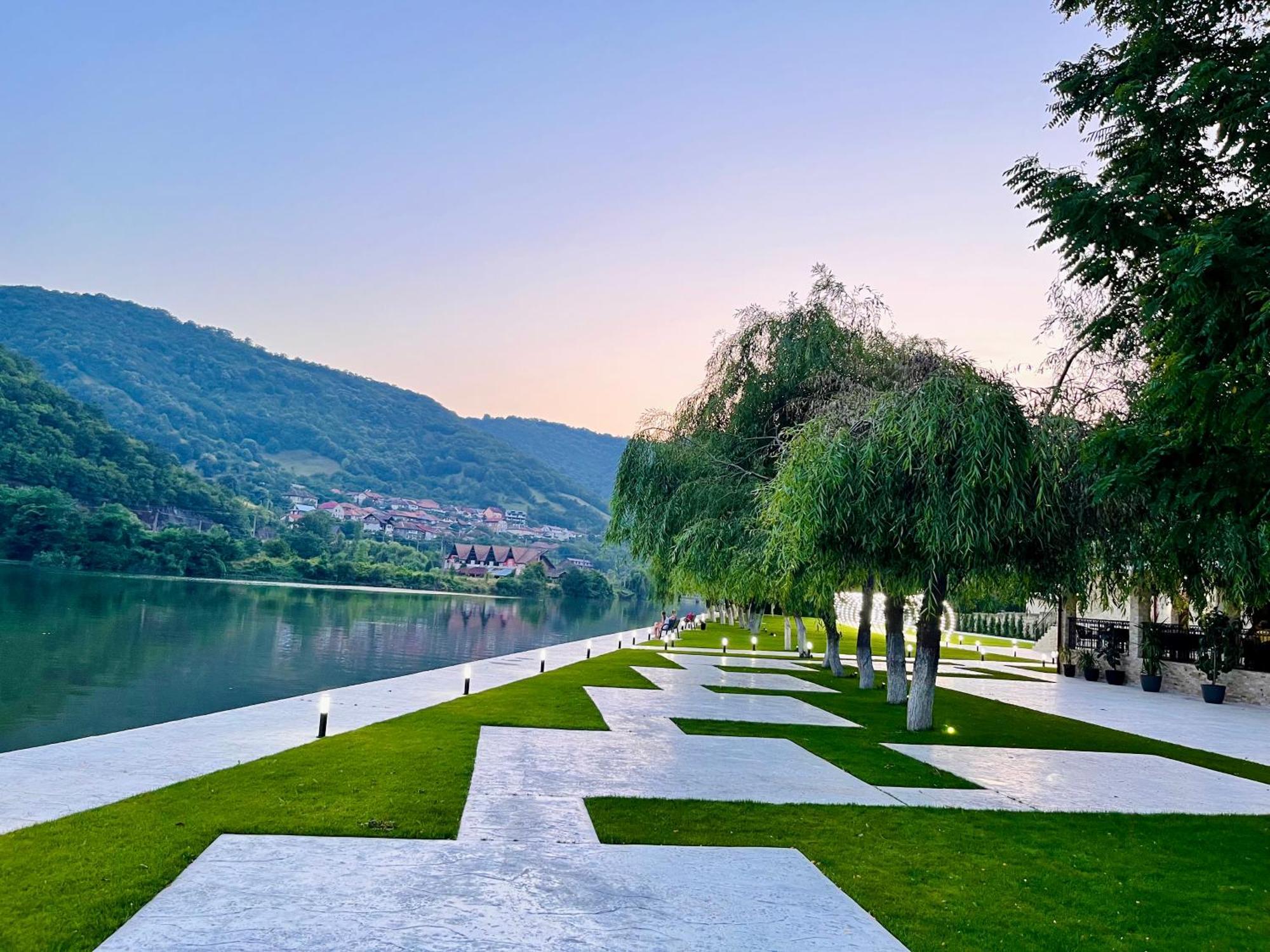 Vega Resort Restaurant & Lodge Orsova Exterior photo