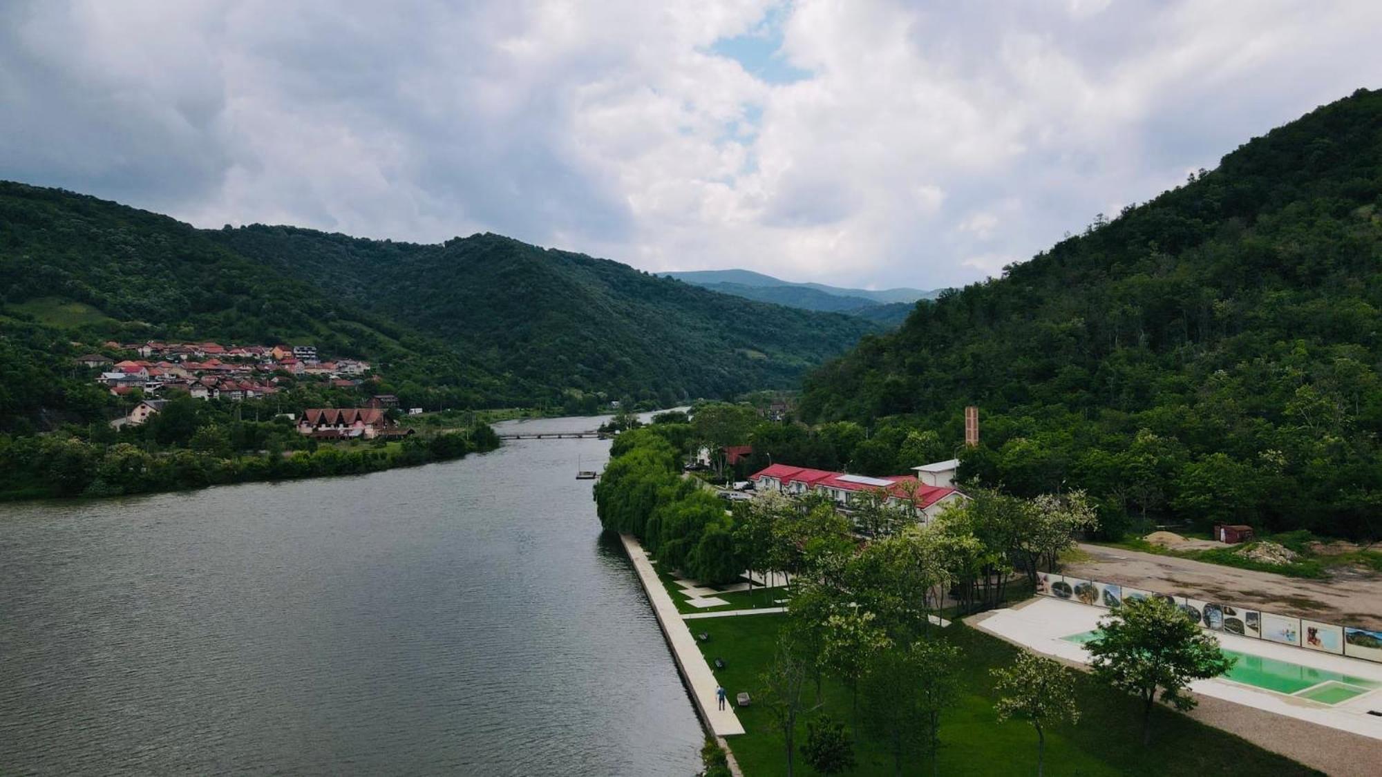 Vega Resort Restaurant & Lodge Orsova Exterior photo