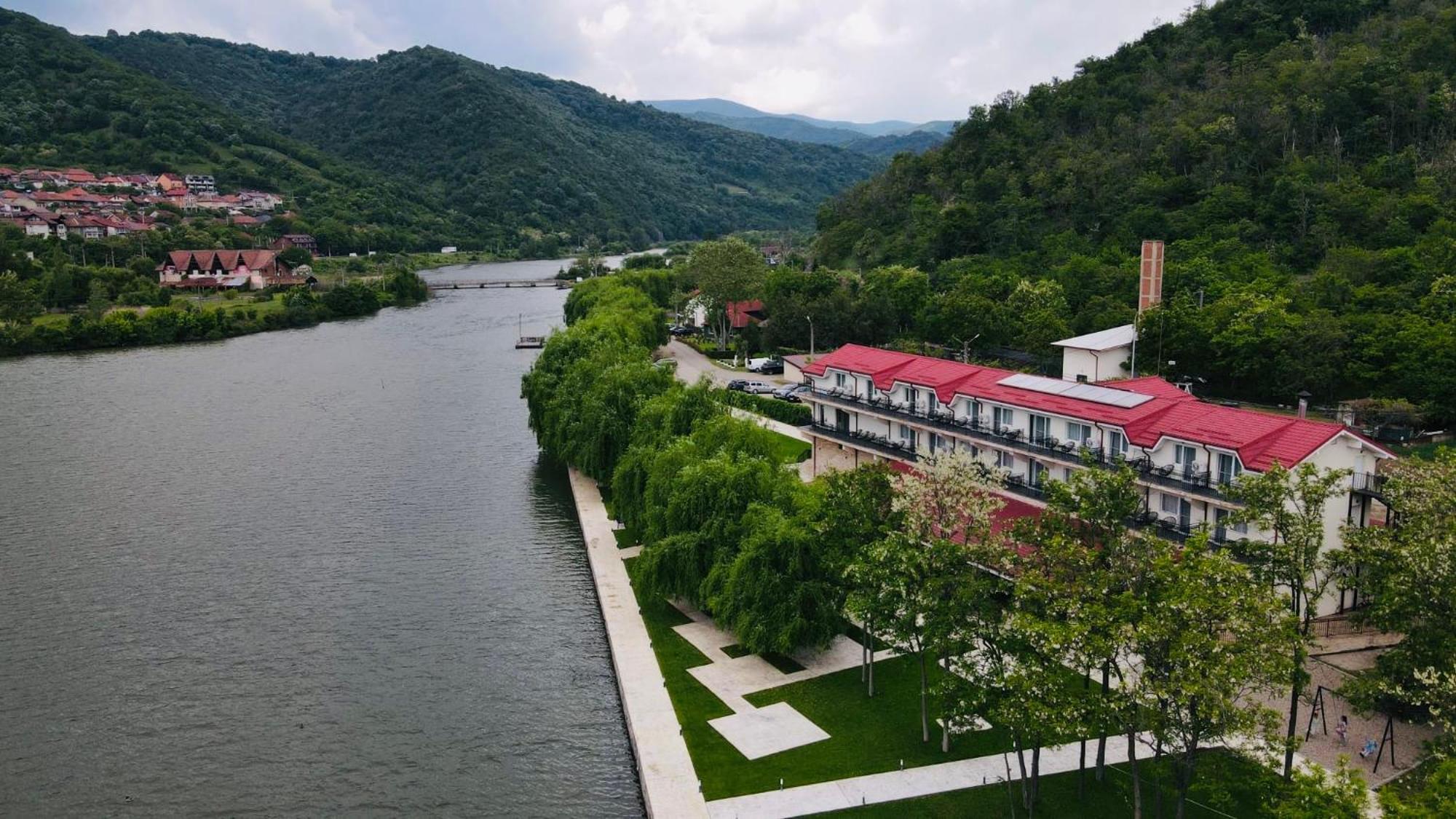 Vega Resort Restaurant & Lodge Orsova Exterior photo